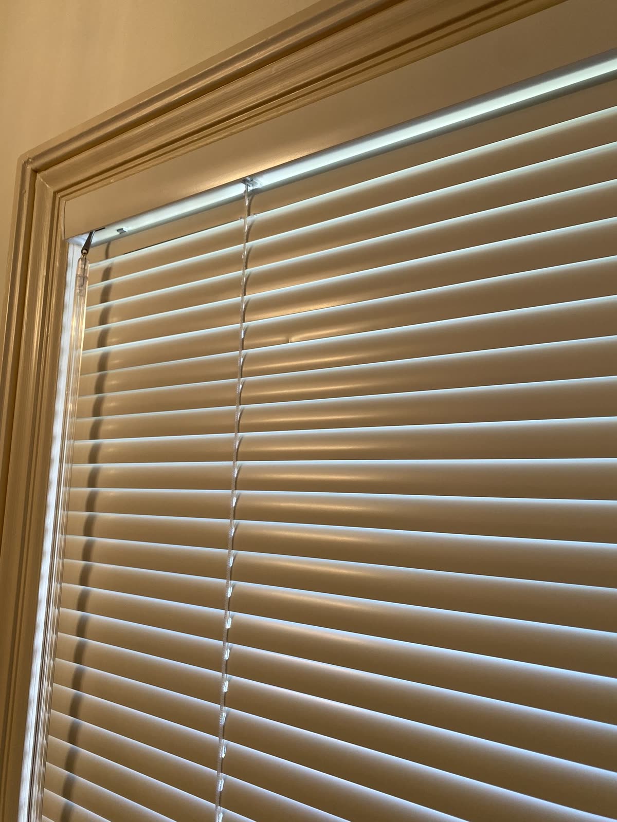 Aluminum mini blinds