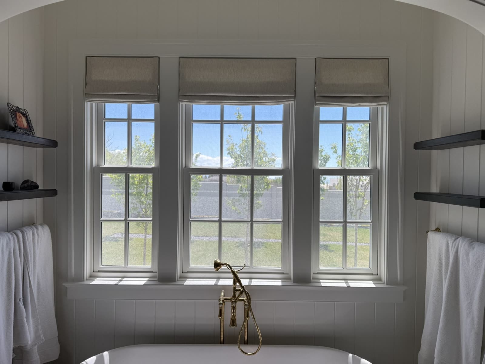 Custom flat waterfall Roman shades by Blindznation